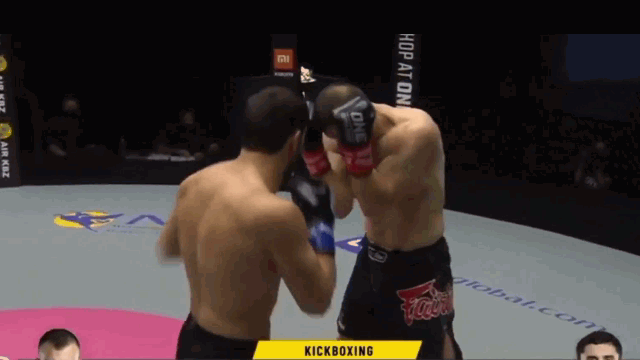 Video: Dính cú knock out kinh hoàng khi vừa nhập trận, võ sĩ bất tỉnh tại chỗ