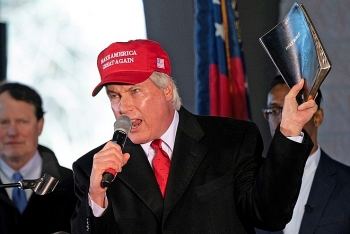 luat su phu trach kien tung bau cu cua ong trump bi dieu tra bo phieu bat hop phap