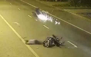 camera giao thong nhom cuop phong xe nhu bay tong nguoi qua duong