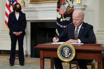 tong thong biden dao nguoc lenh ngung cap the xanh cua nguoi tien nhiem trump