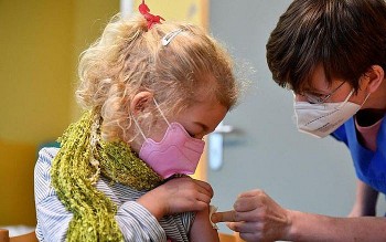 nhieu quoc gia trien khai tiem vaccine ngua covid 19 cho tre tu 5 den 11 tuoi
