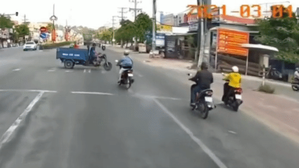 camera giao thong vuot den do xe may tong lat xe ba gac o binh duong