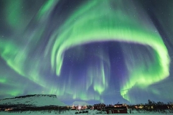 Cực quang 'siêu đẹp' bất ngờ xuất hiện trên bầu trời Phần Lan