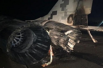 Báo Mỹ công bố ảnh tiêm kích MiG-29 Ukraine cháy đen vì bị ô tô đâm