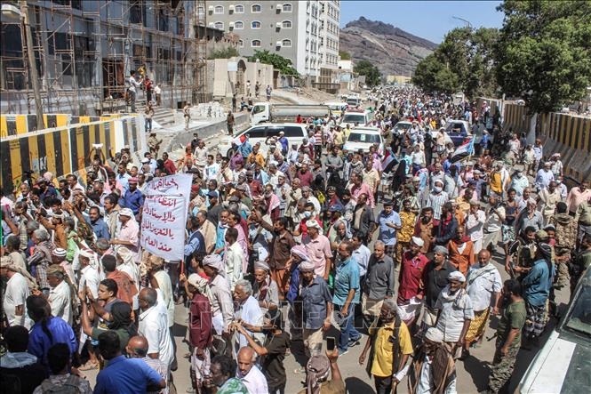 Người biểu tình tấn công Phủ Tổng thống Yemen, yêu cầu trả lương