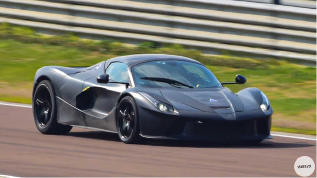 video sieu xe hybrid doi moi cua ferrari lan dau lo dien