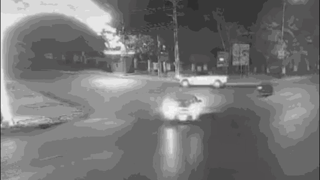 camera giao thong tong thang vao dau o to 2 thanh nien vang len khong