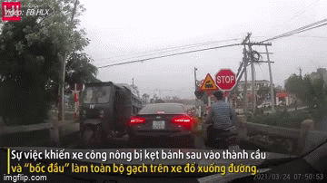 camera giao thong quyet khong nhuong duong cho o to xe ba banh nhan cai ket dang