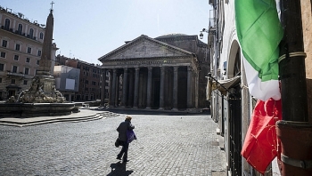 italy truc xuat hai quan chuc nga vi bi nghi la gian diep