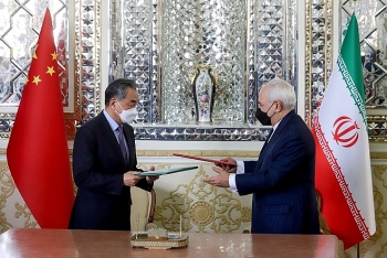 cac nha lanh dao iran bi gay ap luc vi bi mat cua trung quoc