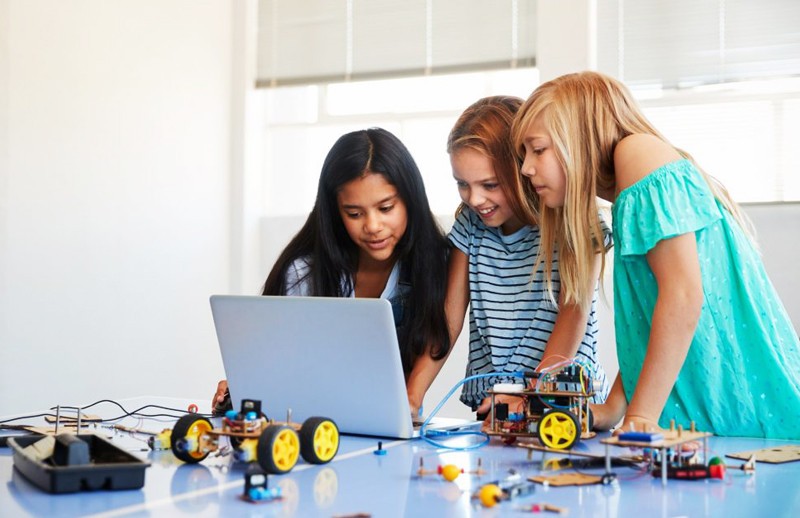 Cơ hội cho học sinh trung học Việt Nam và Phần Lan tập làm Robot