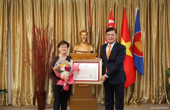 Trao Huân chương Hữu nghị và Kỷ niệm chương Vì hòa bình cho cựu Đại sứ Singapore tại Việt Nam