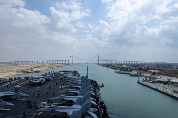 tau san bay eisenhower my tien vao trung dong