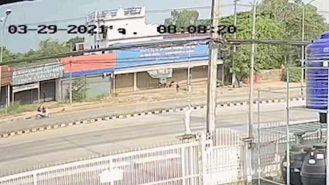 camera giao thong ban tai lon 3 vong gay can nhu phim nu tai xe song sot than ky