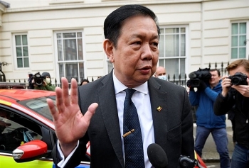 london cho phep dai su myanmar tiep tuc o lai anh sau khi bi chinh quyen quan su sa thai