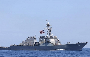 Tàu khu trục Mỹ đang đến Biển Đen bất ngờ chuyển hướng sau cuộc điện đàm của hai nhà lãnh đạo