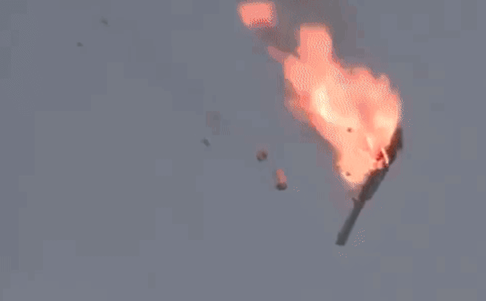 manh vun khong lo tu ten lua trung quoc dang roi xuong trai dat