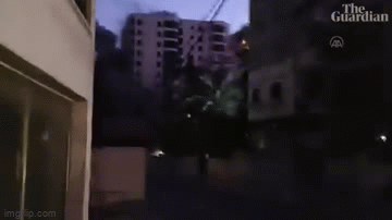 video kinh hoang khoanh khac chung cu 13 tang do sap vi ten lua israel