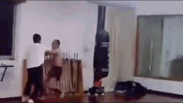 video vo si muay thai bi mon do vinh xuan quyen danh sap mat