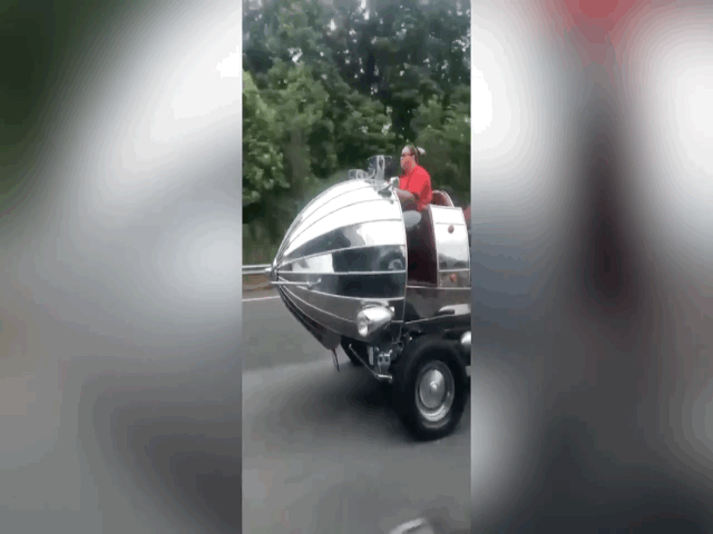 video xe tu che lao vun vut tren duong nhu tau con thoi