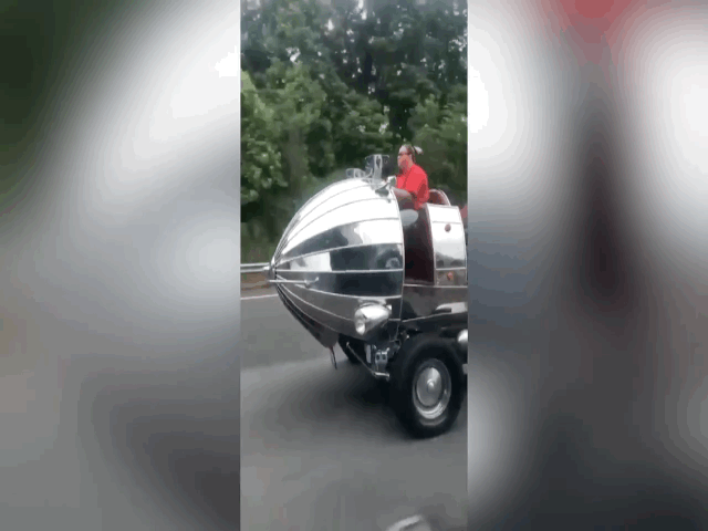 Video: Xe tự chế lao vun vút trên đường như tàu con thoi