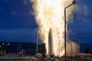 Mỹ phóng 2 tên lửa đa năng SM-6 nhưng vẫn đánh trượt mục tiêu