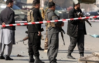 rocket ban trung dam cuoi o afghanistan khien it nhat 10 nguoi thuong vong