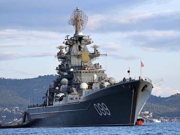 Video: Cận cảnh tuần dương hạm Peter Đại đế tập trận ở biển Barents