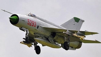 video tiem kich mig 21 mat lai cam dau xuong dat trong cuoc dieu hanh quan su