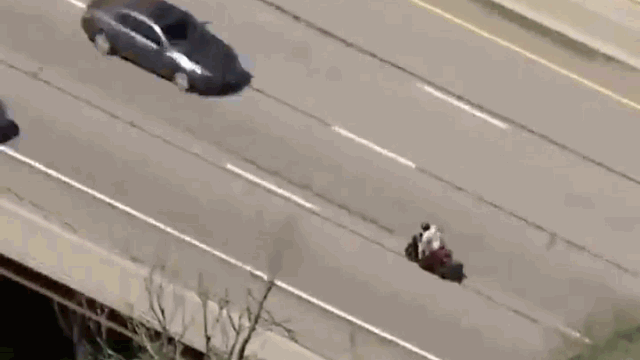 camera giao thong thanh nien phong xe nguoc chieu nhu bay tren cao toc