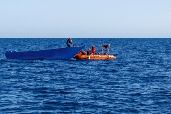 dam tau ngoai khoi tunisia it nhat 23 nguoi di cu thiet mang