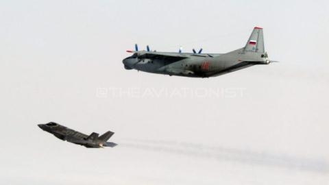 Không quân Italia công bố hình ảnh F-35 chặn An-12 Nga trên Biển Baltic