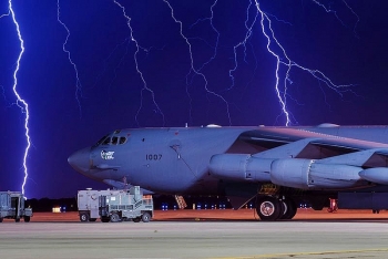 my dieu may bay nem bom ap sat lanh tho nga canh bao danh thep