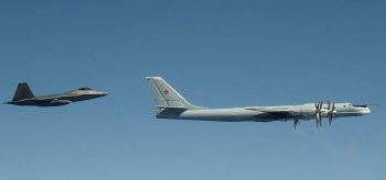 Không quân Nga đang 'hành' phi đội F-22 của Mỹ ở Alaska?