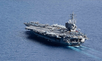 tau san bay ronald reagan cung nhom chien ham ho tong tien vao bien dong