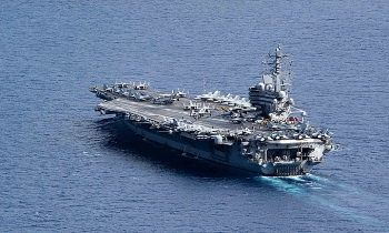 Tàu sân bay Ronald Reagan cùng nhóm chiến hạm hộ tống tiến vào Biển Đông