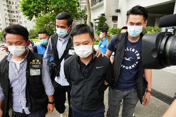 Cảnh sát lục soát tòa soạn Apple Daily ở Hong Kong, bắt tổng biên tập
