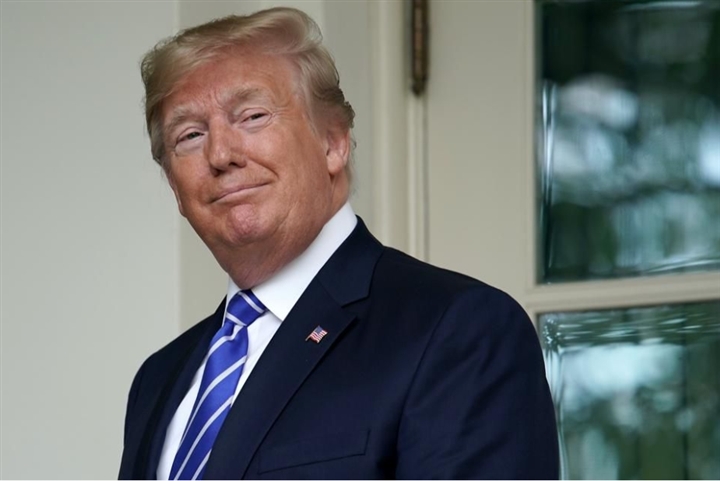 bi cam su dung ong trump van gay duoc quy qua thong qua quang cao facebook