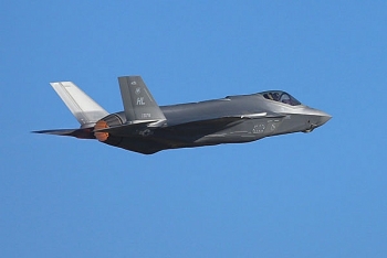 phi cong f 35 bi cam tham gia cac cuoc giao tranh voi su 35 cua nga