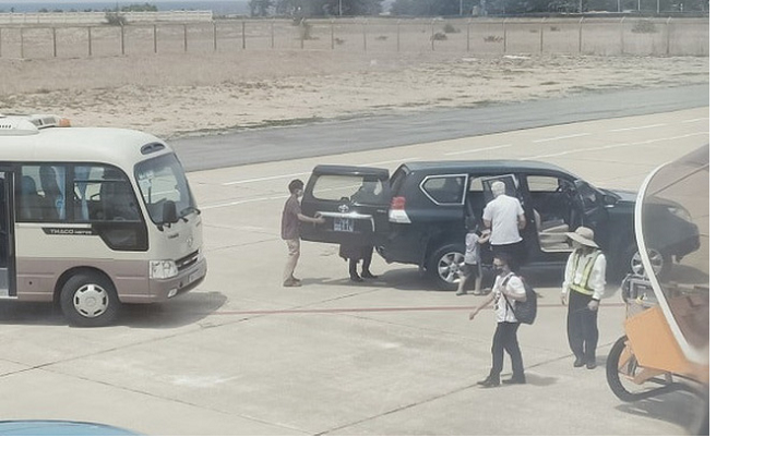 xe ngoai cang vu duoc don khach o cau thang may bay trong truong hop nao