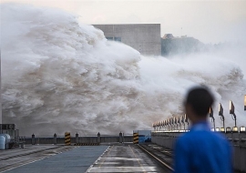 Lũ trên sông Dương Tử tràn về đập Tam Hiệp, mực nước hồ chứa dâng cao kỷ lục