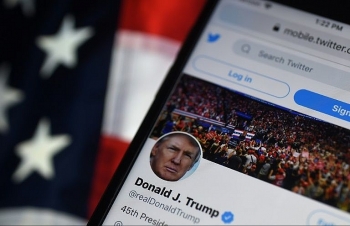 cuu tong thong trump tuyen bo de don kien tap the facebook twitter va google