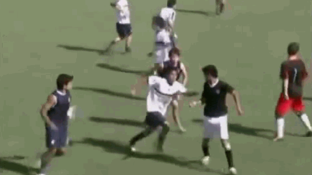 video cau thu danh nhau tren san trong tai so hai bo chay