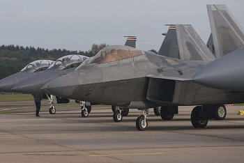 Mỹ dự kiến điều 25 chiến cơ tàng hình F-22 ra Thái Bình Dương
