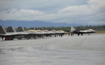 Không quân Mỹ chuyển cả đội bay tàng hình đến Guam