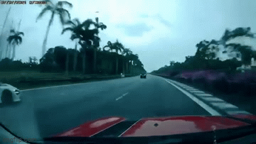 camera giao thong sieu xe mclaren 720s nat bet sau pha mat lai tren cao toc