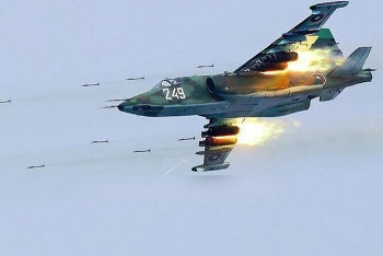 nga cho xe tang bay su 25 dan mat phien quan taliban