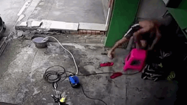 video bi dien giat nguoi dan ong tu cuu minh ngoan muc