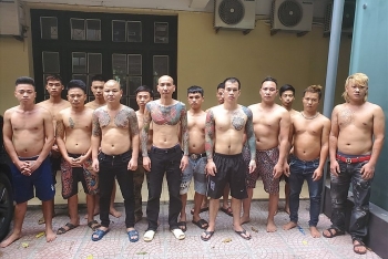 phu le va dan em bi bat 16 de tu cua giang ho mang khai gi