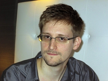 tong thong trump can nhac kha nang an xa cho ke phan boi edward snowden